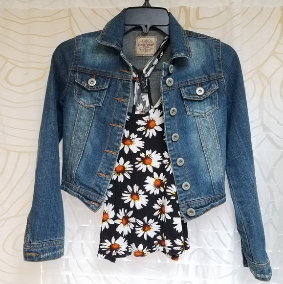 SALE Tillys Jean Jacket + Flowy Floral Tee Tank - Picture 1 of 4